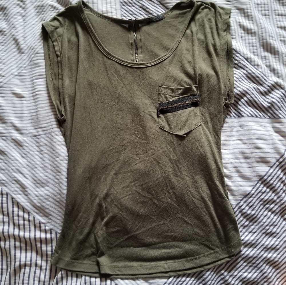 Army Green t-shirt w/ pocket and zipper details